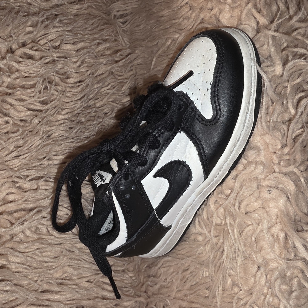 Nike Black and White Sneakers Classic Dunk Design